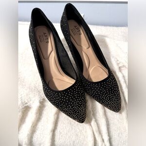 Black suede Apt. 9 pumps with gold detail